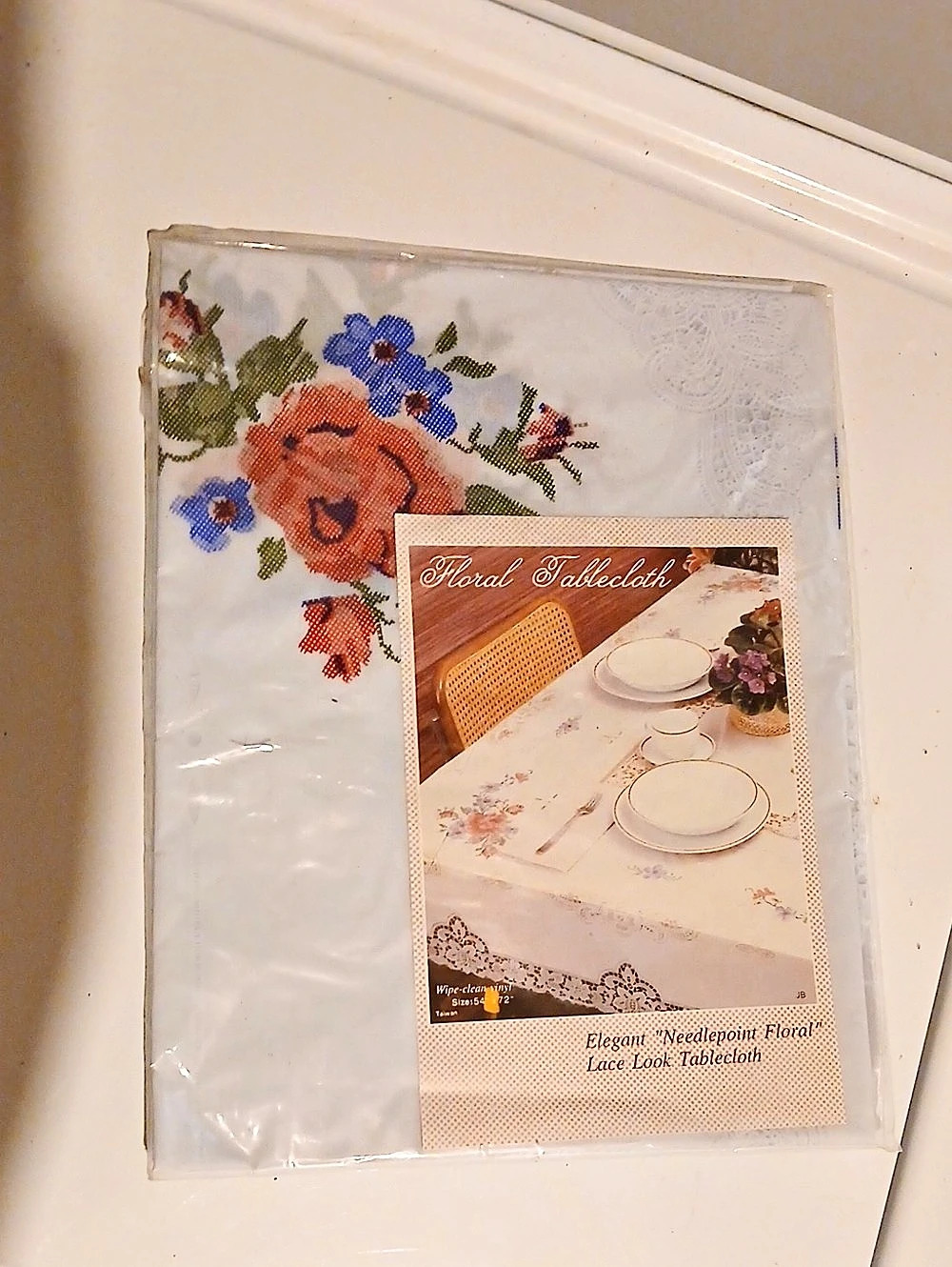 Vtg Elegant "Needlepoint Floral" Lace Look Floral Tablecloth 54 x 72 NWT